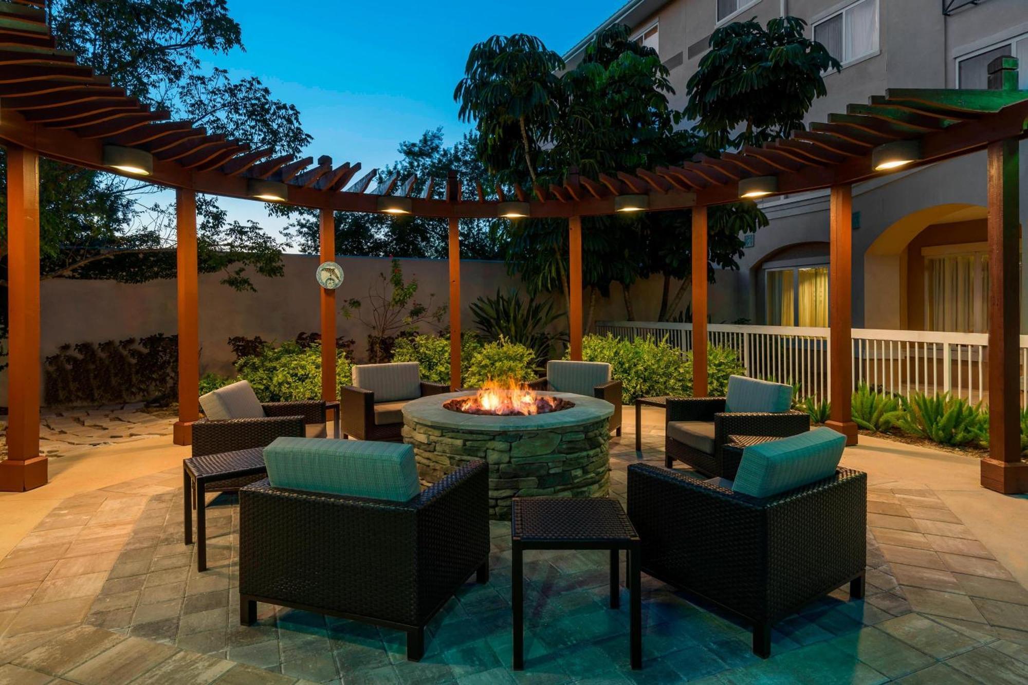 Courtyard Fort Myers At I-75 And Gulf Coast Town Center Estero Dış mekan fotoğraf