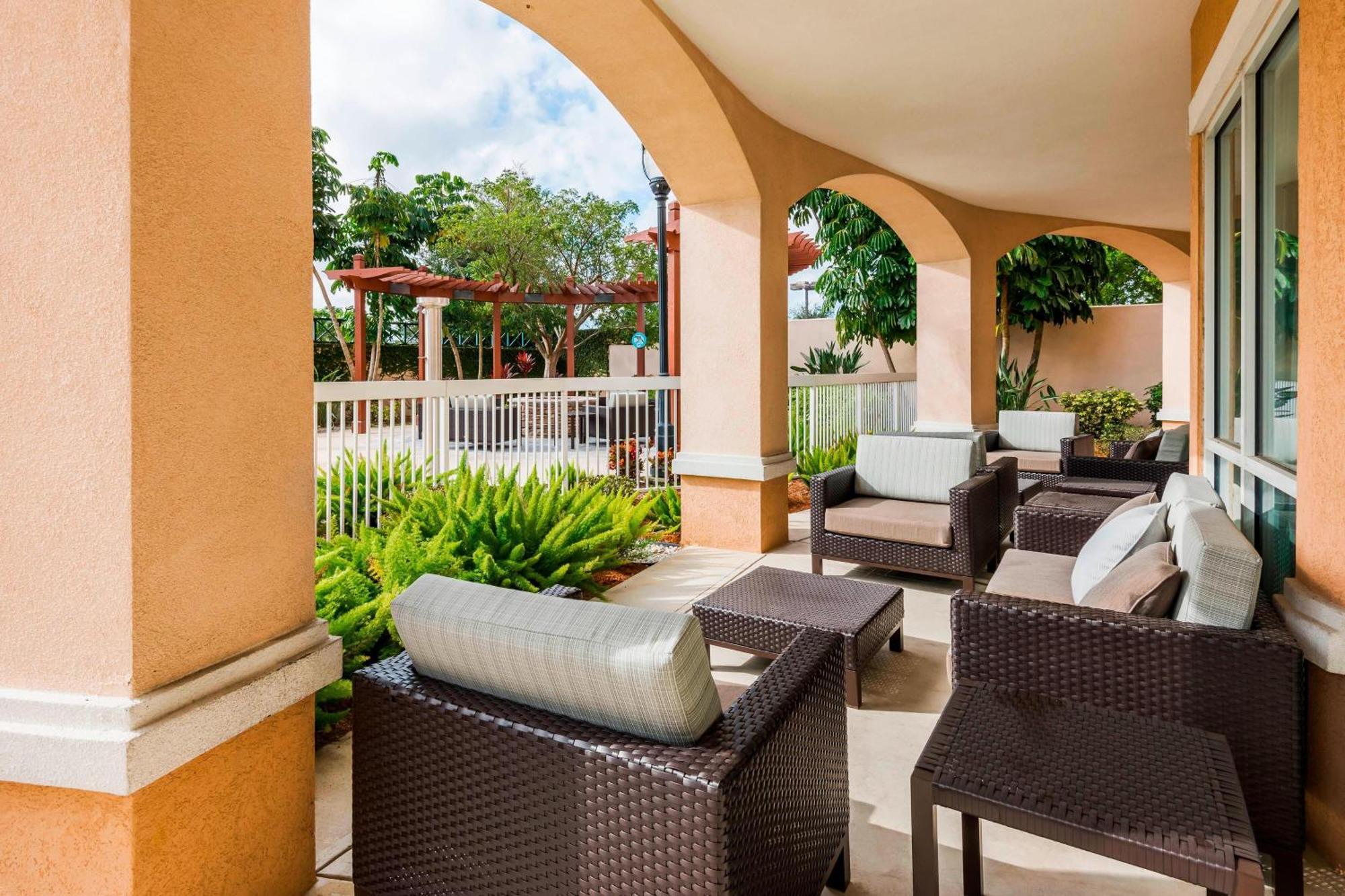 Courtyard Fort Myers At I-75 And Gulf Coast Town Center Estero Dış mekan fotoğraf