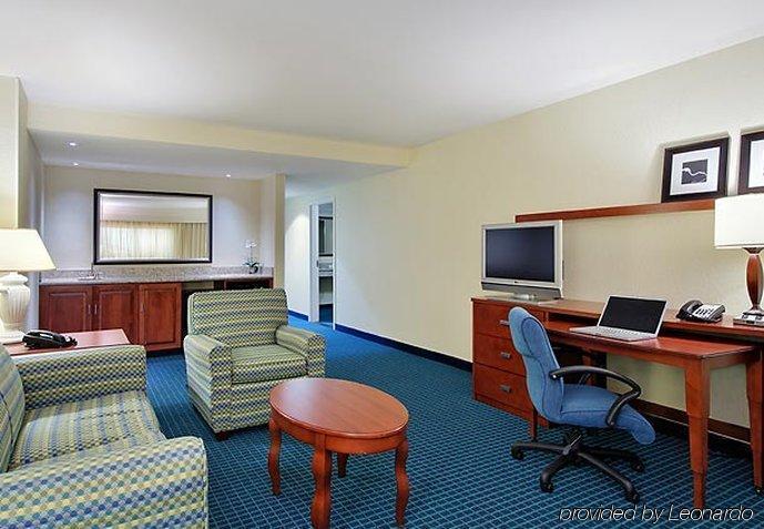 Courtyard Fort Myers At I-75 And Gulf Coast Town Center Estero Dış mekan fotoğraf